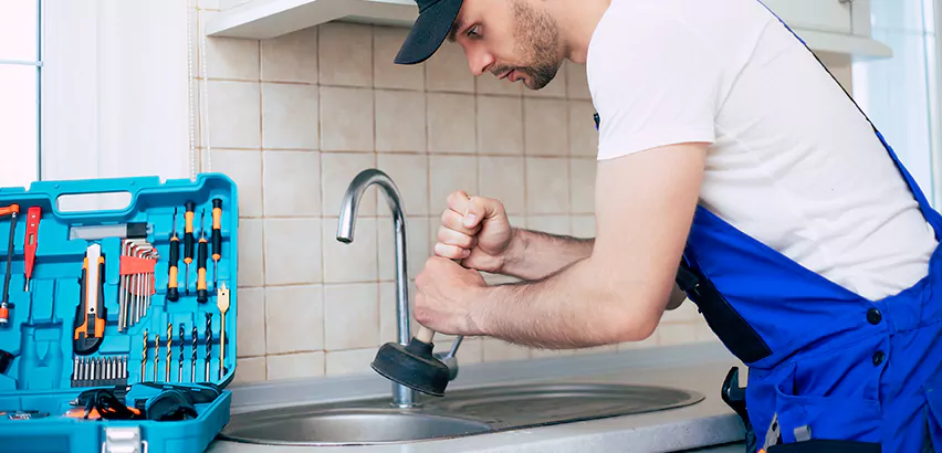 Emergency Plumber in Holtsville
