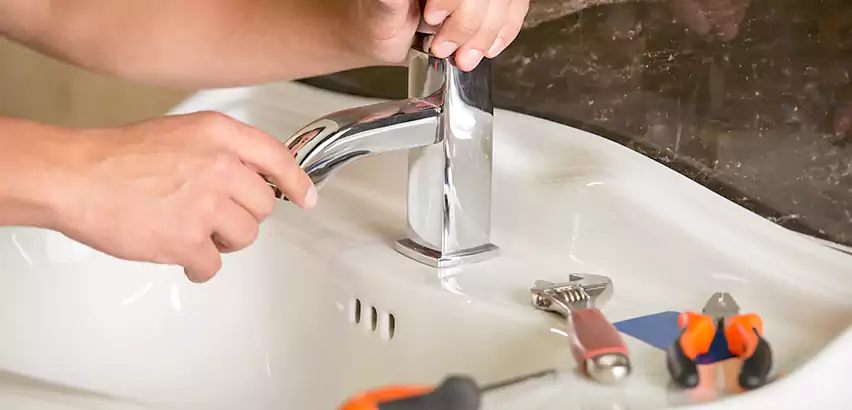 Bathtub Faucet Replacement in Holtsville